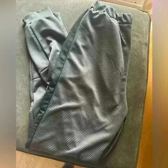 NWOT - Unisex XL black joggers - Picture 2 of 3